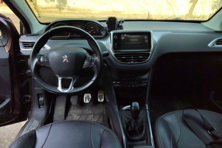 Used Peugeot 2008 2014 1.6L Manual Fashion Edition Center Console