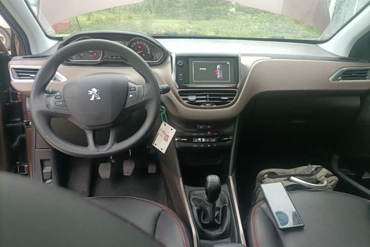 Used Peugeot 2008 2014 1.6L Manual Fashion Edition Center Console