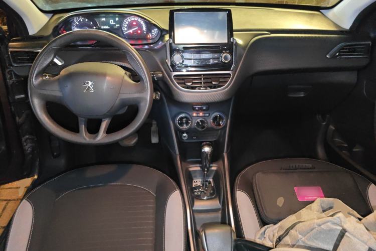 Used Peugeot 2008 2014 1.6L Automatic Trend Edition Center Console