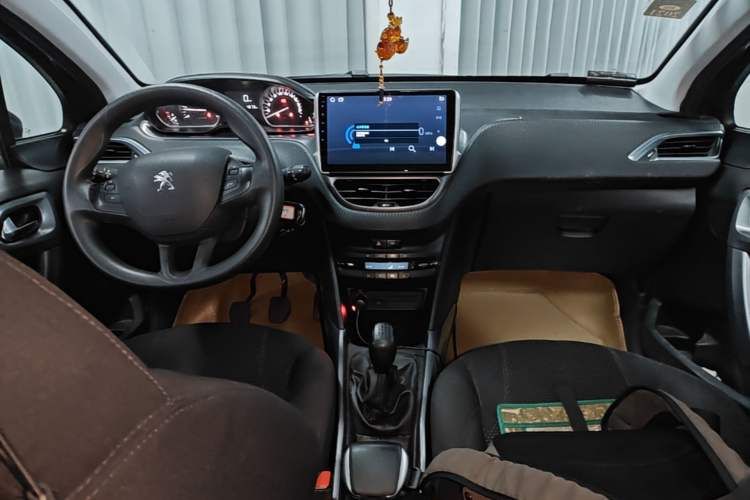 Used Peugeot 2008 2014 1.6L Manual Fashion Edition Center Console