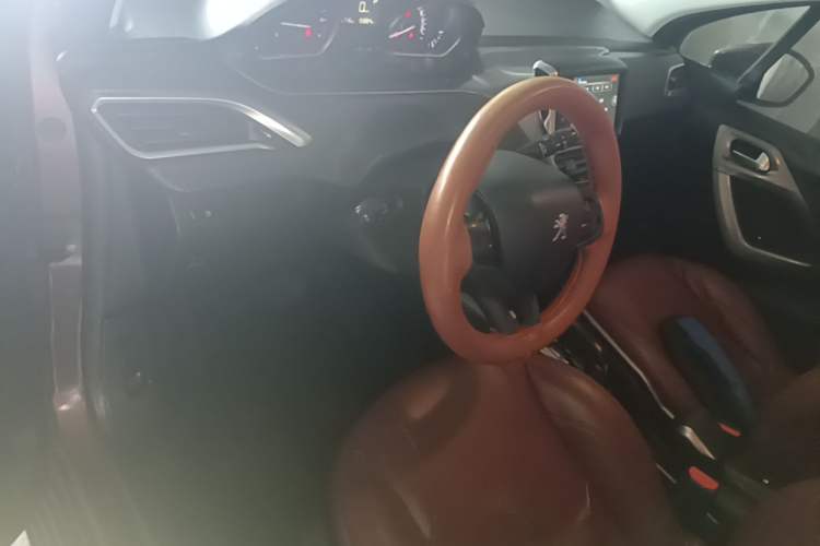 Used Peugeot 2008 2014 1.6L Automatic Fashion Edition Center Console