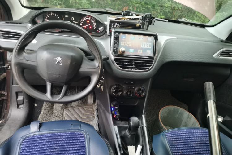 Used Peugeot 2008 2014 1.6L Manual Trend Edition Center Console