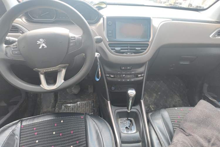 Used Peugeot 2008 2014 1.6L Automatic Fashion Edition Center Console