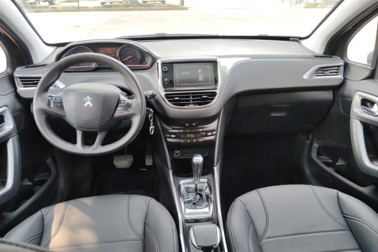 Used Peugeot 2008 2014 1.6L Automatic Fashion Edition Center Console