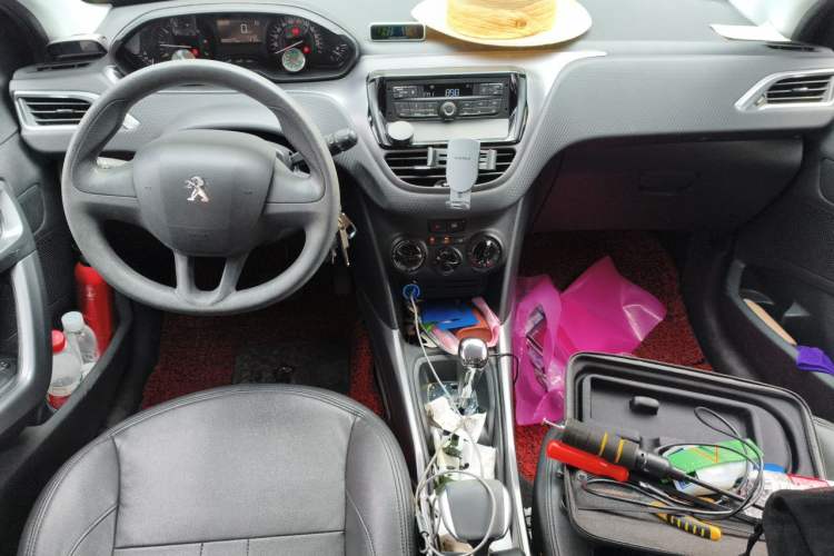Used Peugeot 2008 2014 1.6L Automatic Trend Edition Center Console