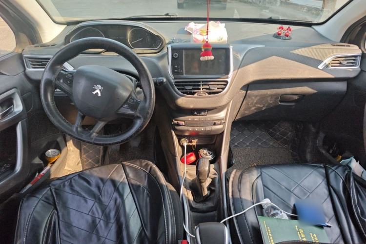 Used Peugeot 2008 2014 1.6L Manual Fashion Edition Center Console