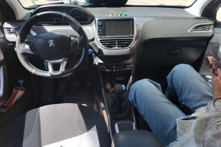 Used Peugeot 2008 2014 1.6L Manual Fashion Edition Center Console