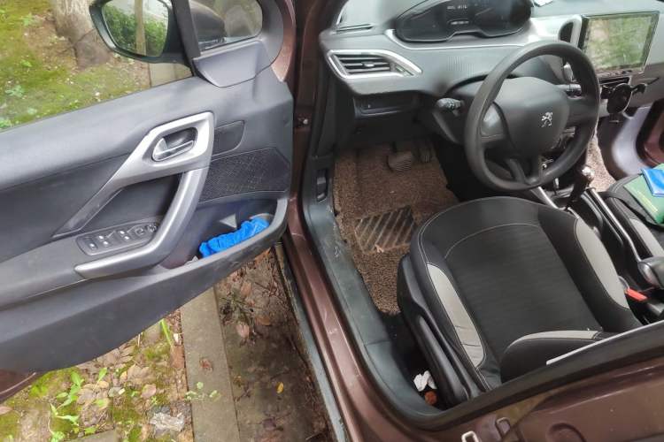 Used Peugeot 2008 2014 1.6L Automatic Trend Edition Driver Seat