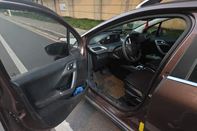 Used Peugeot 2008 2014 1.6L Automatic Trend Edition Driver Seat