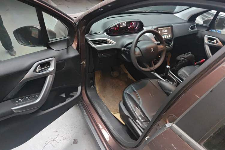 Used Peugeot 2008 2014 1.6L Automatic Trend Edition Driver Seat