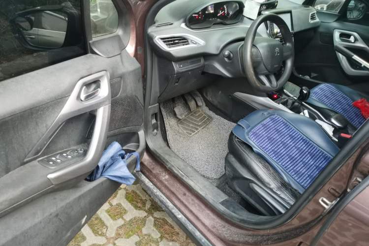 Used Peugeot 2008 2014 1.6L Manual Trend Edition Driver Seat