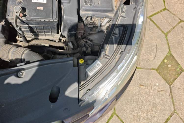 Used Peugeot 2008 2014 1.6L Automatic Fashion Edition Engine Bay Left