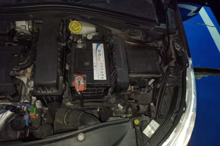 Used Peugeot 2008 2014 1.6L Automatic Navigation Edition Engine Bay Left
