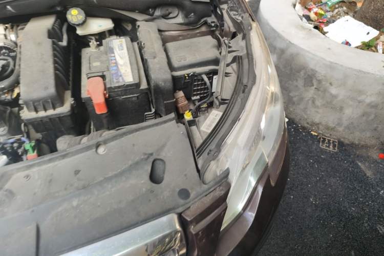 Used Peugeot 2008 2014 1.6L Automatic Fashion Edition Engine Bay Left