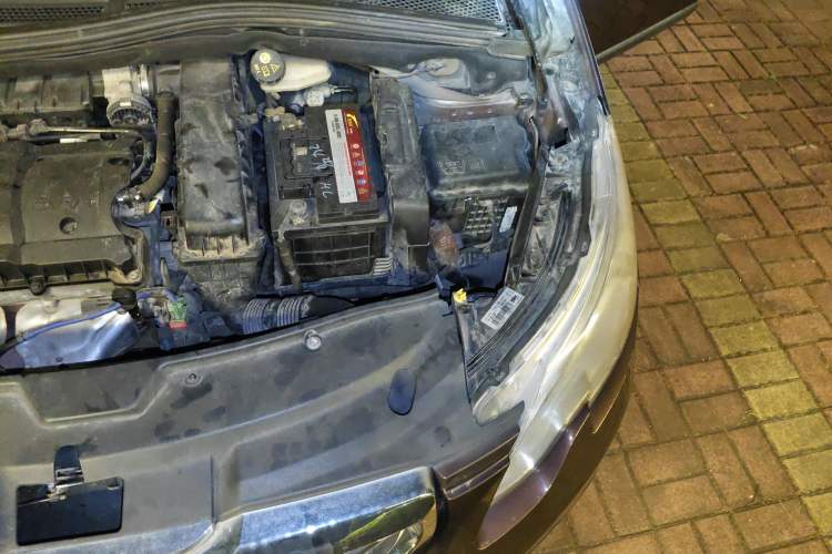 Used Peugeot 2008 2014 1.6L Automatic Trend Edition Engine Bay Left