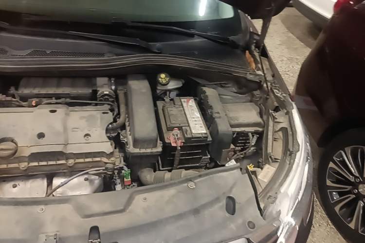 Used Peugeot 2008 2014 1.6L Automatic Fashion Edition Engine Bay Left
