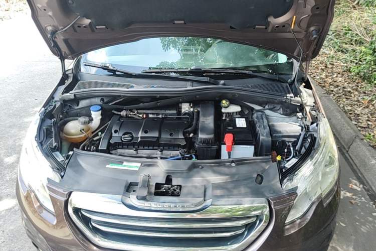 Used Peugeot 2008 2014 1.6L Automatic Fashion Edition Engine Bay