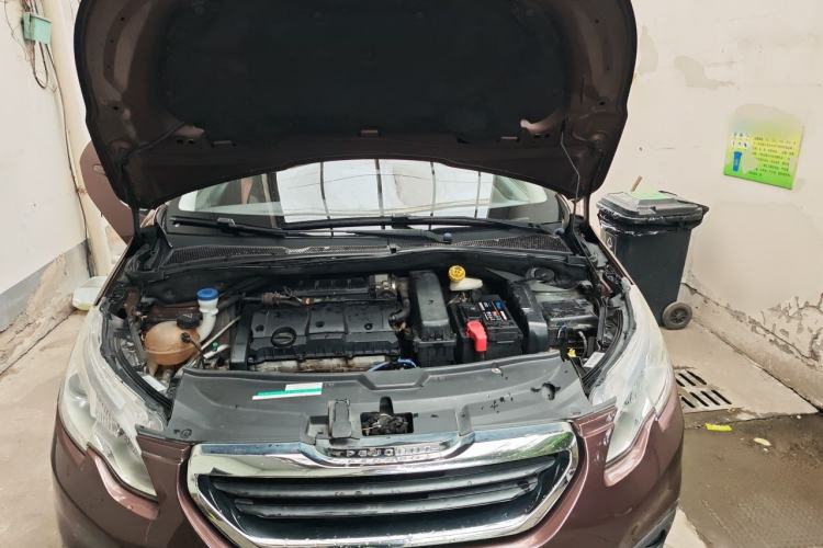 Used Peugeot 2008 2014 1.6L Manual Trend Edition Engine Bay