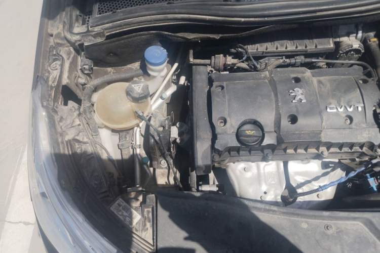 Used Peugeot 2008 2014 1.6L Automatic Navigation Edition Engine Bay Right
