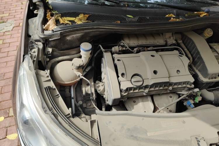 Used Peugeot 2008 2014 1.6L Automatic Navigation Edition Engine Bay Right