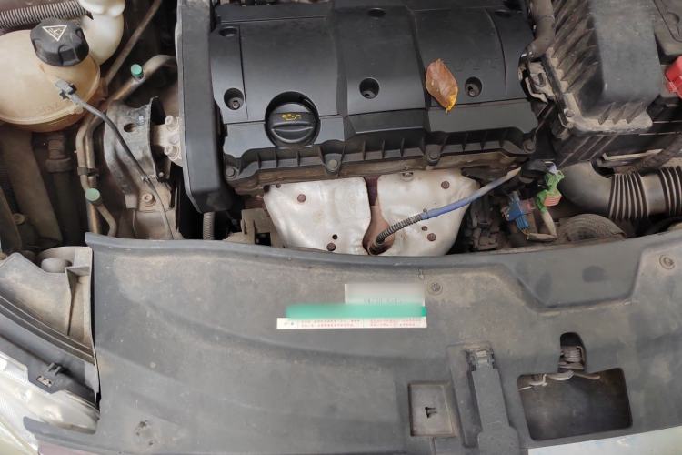 Used Peugeot 2008 2014 1.6L Automatic Trend Edition Engine Bay Right