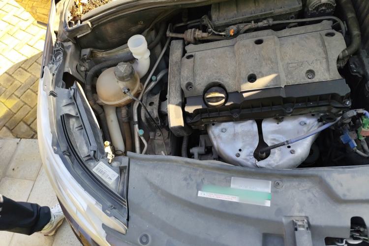 Used Peugeot 2008 2014 1.6L Manual Trend Edition Engine Bay Right