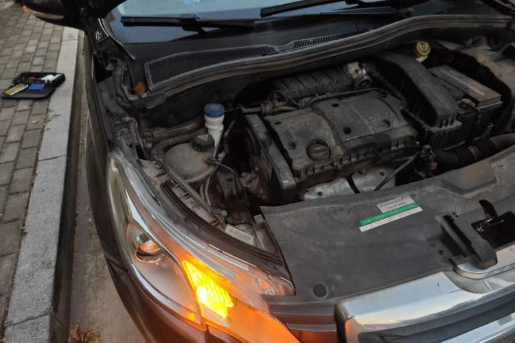 Used Peugeot 2008 2014 1.6L Automatic Trend Edition Engine Bay Right