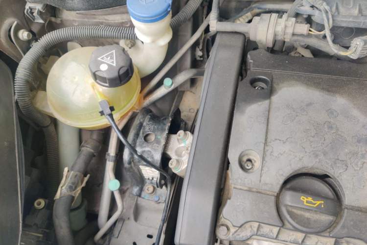 Used Peugeot 2008 2014 1.6L Automatic Fashion Edition Engine Bay Right