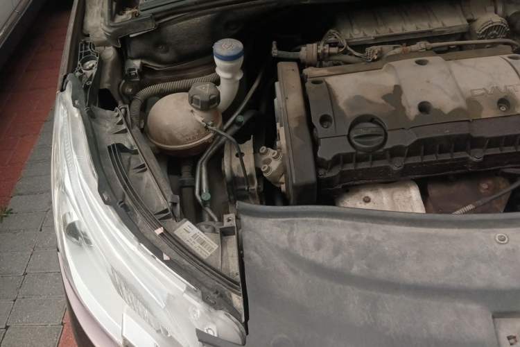 Used Peugeot 2008 2014 1.6L Automatic Fashion Edition Engine Bay Right
