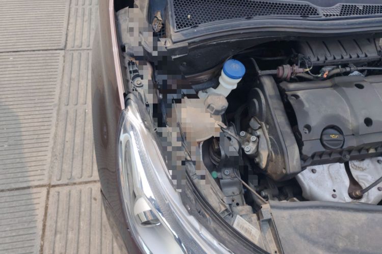 Used Peugeot 2008 2014 1.6L Automatic Fashion Edition Engine Bay Right