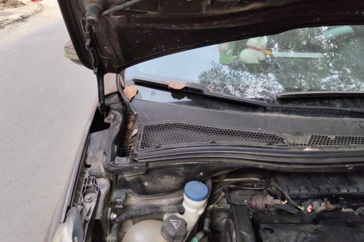 Used Peugeot 2008 2014 1.6L Automatic Navigation Edition Engine Bay Right