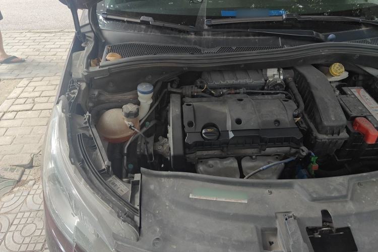 Used Peugeot 2008 2014 1.6L Manual Fashion Edition Engine Bay Right