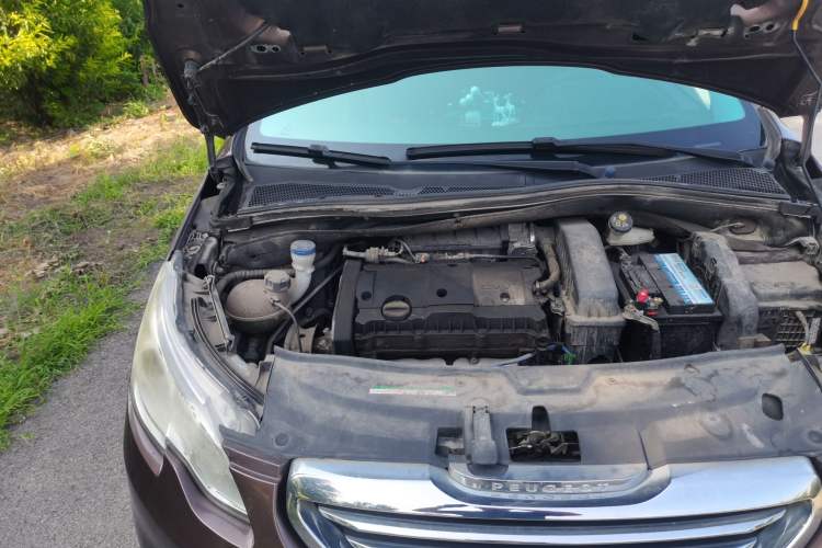 Used Peugeot 2008 2014 1.6L Manual Fashion Edition Engine Bay Right