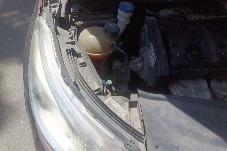 Used Peugeot 2008 2014 1.6L Manual Fashion Edition Engine Bay Right