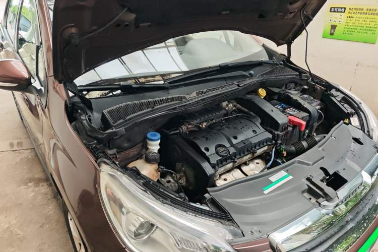 Used Peugeot 2008 2014 1.6L Manual Trend Edition Engine Bay Right
