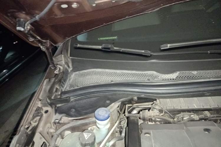 Used Peugeot 2008 2014 1.6L Manual Fashion Edition Engine Bay Right