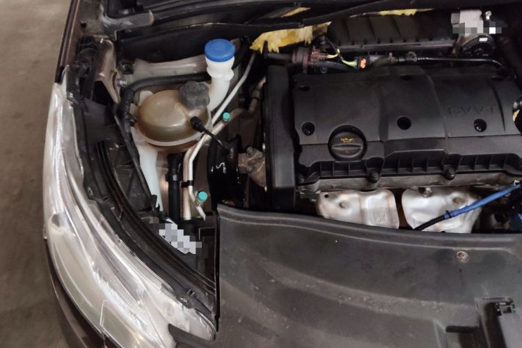 Used Peugeot 2008 2014 1.6L Automatic Navigation Edition Engine Bay Right