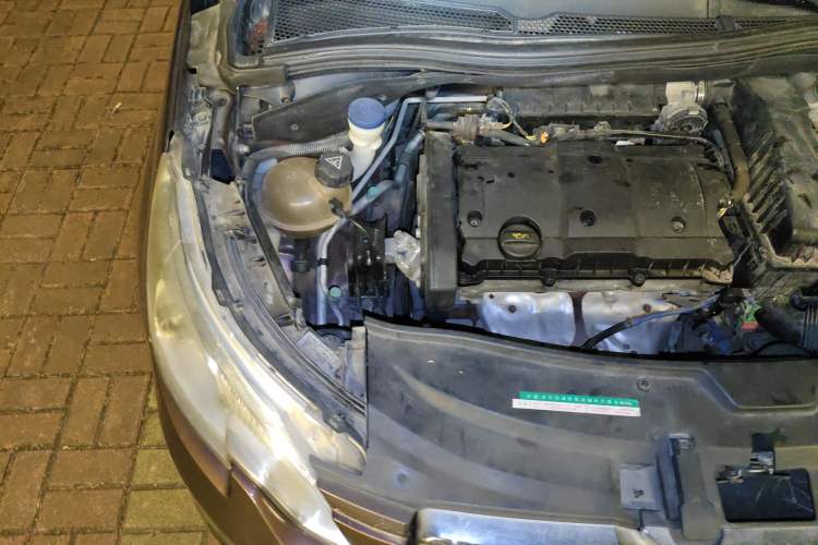 Used Peugeot 2008 2014 1.6L Automatic Trend Edition Engine Bay Right