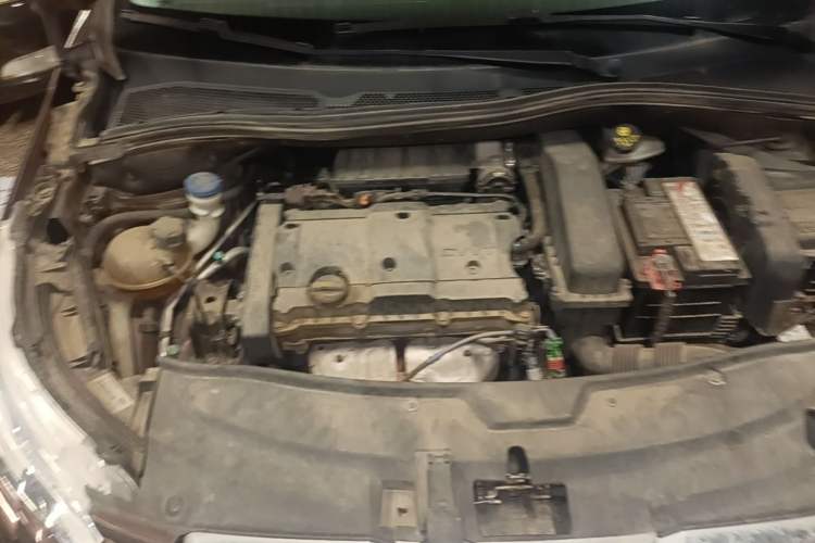 Used Peugeot 2008 2014 1.6L Automatic Fashion Edition Engine Bay Right