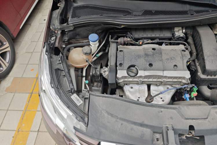 Used Peugeot 2008 2014 1.6L Automatic Fashion Edition Engine Bay Right