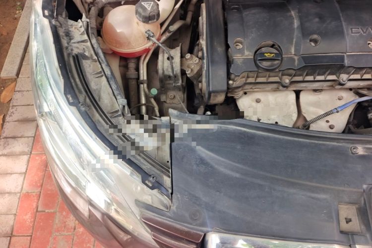 Used Peugeot 2008 2014 1.6L Automatic Fashion Edition Engine Bay Right