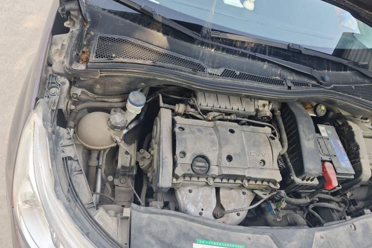 Used Peugeot 2008 2014 1.6L Automatic Navigation Edition Engine Bay Right