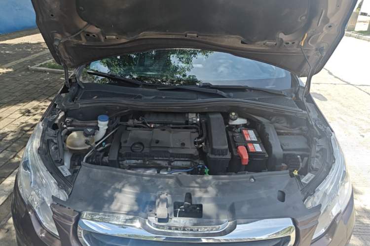 Used Peugeot 2008 2014 1.6L Manual Trend Edition Engine Bay