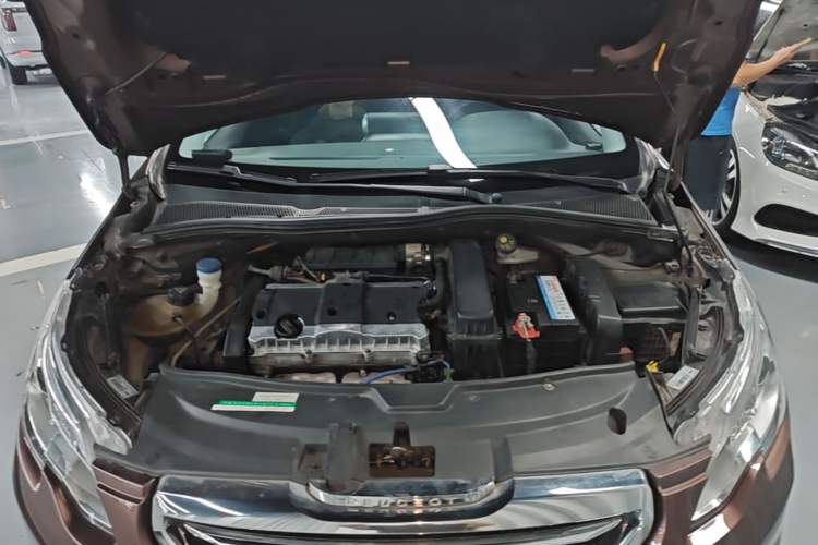 Used Peugeot 2008 2014 1.6L Manual Fashion Edition Engine Bay