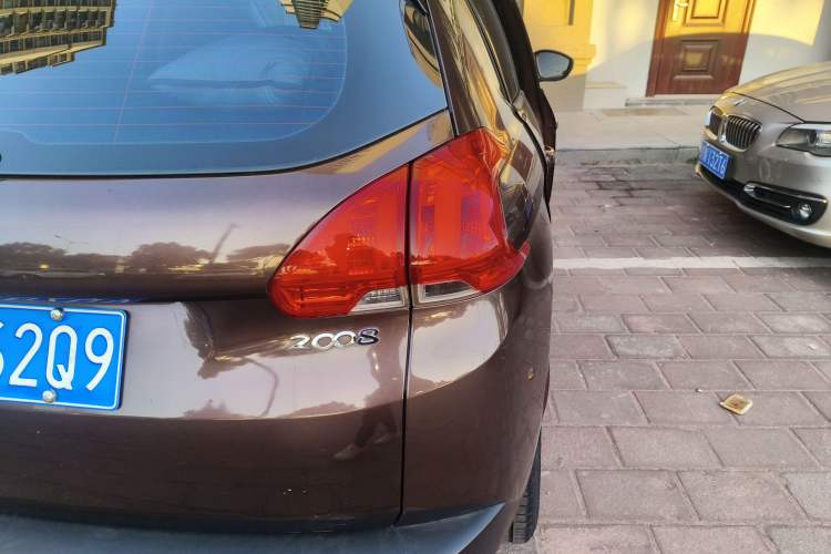 Used Peugeot 2008 2014 1.6L Manual Fashion Edition Exterior 2