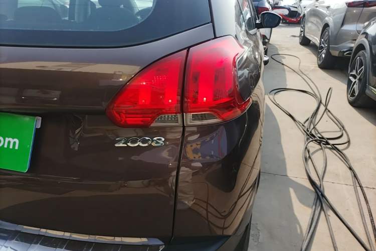Used Peugeot 2008 2014 1.6L Manual Fashion Edition Exterior 3