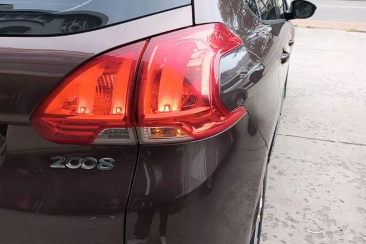 Used Peugeot 2008 2014 1.6L Manual Trend Edition Exterior 3