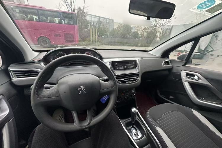 Used Peugeot 2008 2014 1.6L Automatic Trend Edition Exterior 4