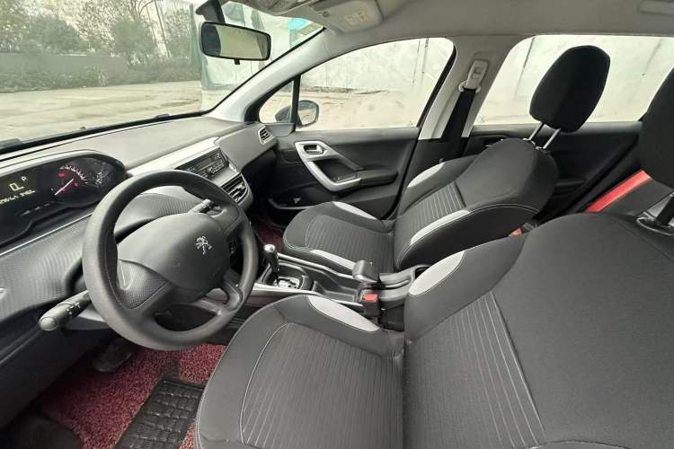 Used Peugeot 2008 2014 1.6L Automatic Trend Edition Exterior 5