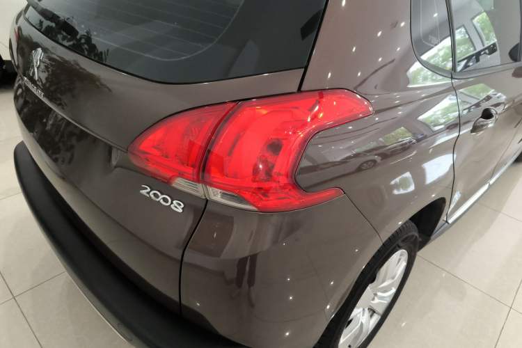 Used Peugeot 2008 2014 1.6L Automatic Fashion Edition Exterior 6